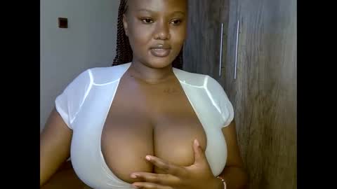 Snapshot of prettypearl_ chatting on 12-11-24, 01:17 pearl online show from 12-11-24, 01:17