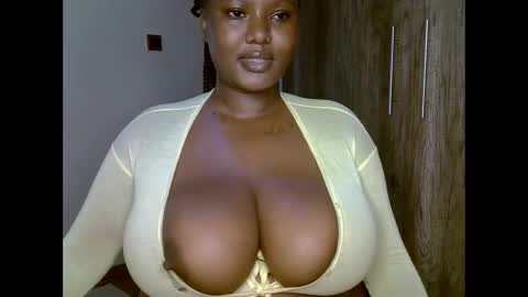 Snapshot of prettypearl_ chatting on 01-03-25, 10:40 pearl online show from 01-03-25, 10:40