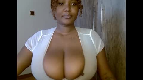 Snapshot of prettypearl_ chatting on 01-16-25, 06:56 pearl online show from 01-16-25, 06:56