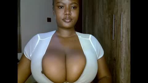 Snapshot of prettypearl_ chatting on 02-08-25, 02:47 pearl online show from 02-08-25, 02:47