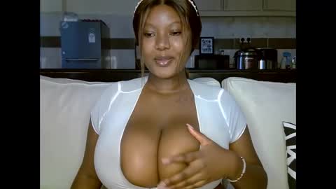 Snapshot of prettypearl_ chatting on 02-09-25, 10:09 pearl online show from 02-09-25, 10:09