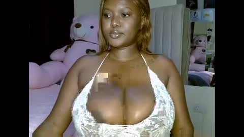 Snapshot of prettypearl_ chatting on 02-23-25, 03:51 pearl online show from 02-23-25, 03:51