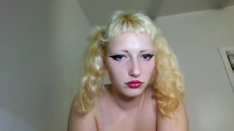 Snapshot of prettyunicorn555 chatting on 12-02-24, 01:58 Dahlia online show from 12-02-24, 01:58