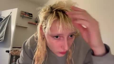 Snapshot of prettyunicorn555 chatting on 01-27-25, 03:47 Dahlia online show from 01-27-25, 03:47