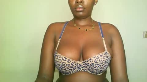 Snapshot of prettyvishy chatting on 02-18-25, 03:21 prettyvishy online show from 02-18-25, 03:21