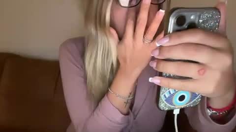 Snapshot of prettyyykittyyy22 chatting on 09-21-25, 08:38 prettyyykittyyy22 online show from 09-21-25, 08:38