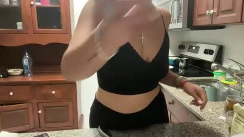 Snapshot of prettyyykittyyy22 chatting on 10-31-25, 12:22 prettyyykittyyy22 online show from 10-31-25, 12:22