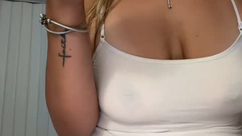 prettyyykittyyy22 online show from 04-28-26, 04:28