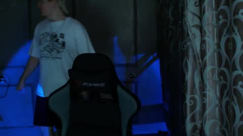 Snapshot of princ4real chatting on 03-12-25, 07:06 prince online show from 03-12-25, 07:06