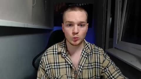 Snapshot of princ4real chatting on 09-17-25, 11:06 prince online show from 09-17-25, 11:06