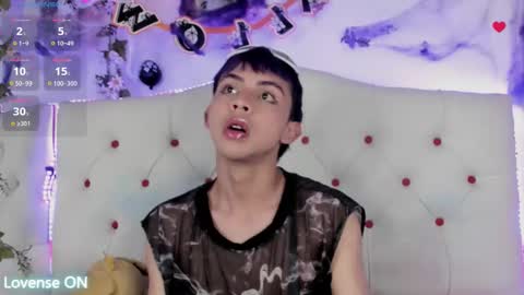 Snapshot of princeapolo_anki chatting on 10-25-25, 09:42 Prince online show from 10-25-25, 09:42