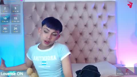 Snapshot of princeapolo_anki chatting on 10-30-25, 07:58 Prince online show from 10-30-25, 07:58