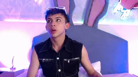 Snapshot of princeapolo_anki chatting on 11-21-25, 09:57 Prince online show from 11-21-25, 09:57