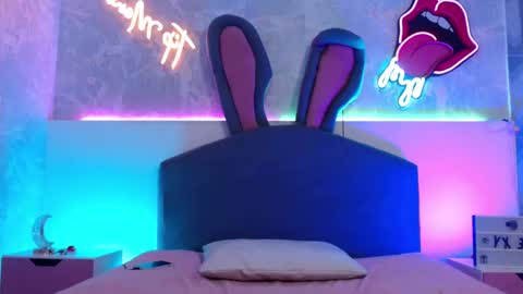 Snapshot of princeapolo_anki chatting on 11-27-25, 03:30 Prince online show from 11-27-25, 03:30