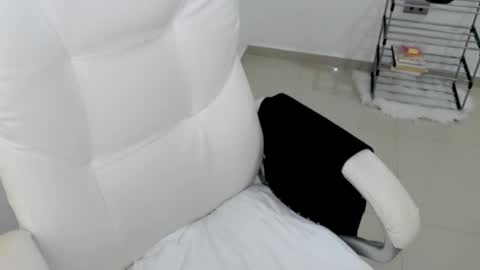 Snapshot of princess_19x chatting on 03-01-25, 10:42 valery dollx online show from 03-01-25, 10:42