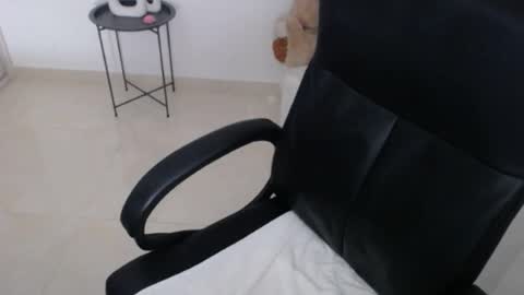 Snapshot of princess_19x chatting on 05-11-26, 03:56 valery dollx online show from 05-11-26, 03:56