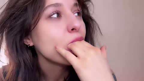 Snapshot of princess_euphoria chatting on 12-12-24, 02:33 Kristina online show from 12-12-24, 02:33