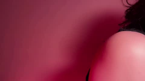 Snapshot of princess_euphoria chatting on 12-17-24, 02:33 Kristina online show from 12-17-24, 02:33