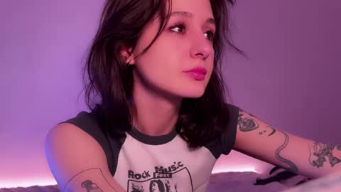 Snapshot of princess_euphoria chatting on 12-19-24, 04:35 Kristina online show from 12-19-24, 04:35