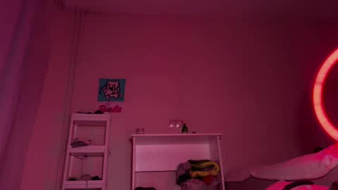 Snapshot of princess_euphoria chatting on 01-15-25, 05:37 Kristina online show from 01-15-25, 05:37