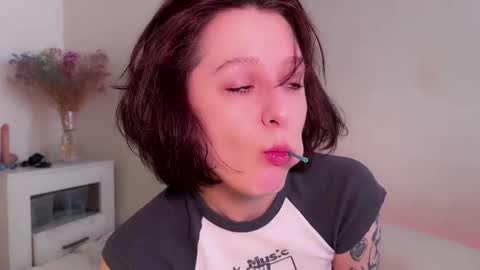 Snapshot of princess_euphoria chatting on 02-18-25, 05:31 Kristina online show from 02-18-25, 05:31