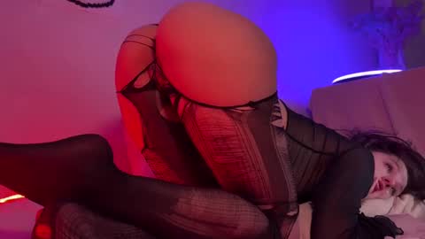 Snapshot of princess_euphoria chatting on 03-06-25, 04:30 Kristina online show from 03-06-25, 04:30