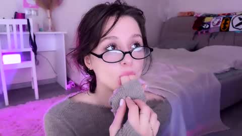 Snapshot of princess_euphoria chatting on 09-11-25, 08:25 Kristina online show from 09-11-25, 08:25