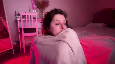 Snapshot of princess_euphoria chatting on 09-12-25, 07:58 Kristina online show from 09-12-25, 07:58