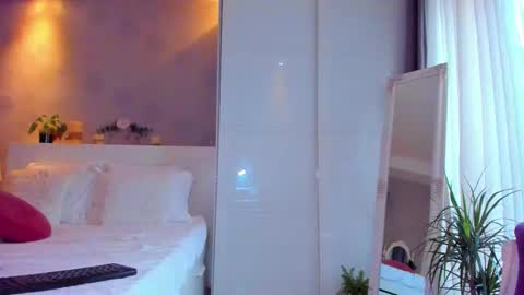 Haziel -  online show from 09-17-25, 02:52