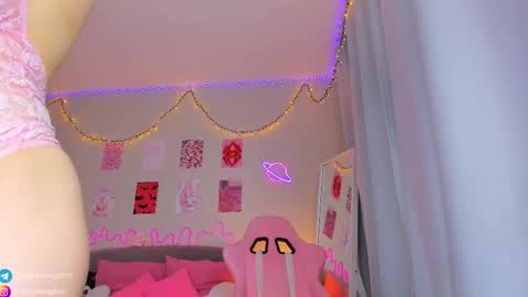 Snapshot of princess_kristy chatting on 01-19-26, 06:17 Kristy online show from 01-19-26, 06:17