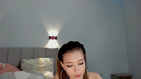 Snapshot of princess_nier chatting on 12-18-24, 01:05 Princess Diana online show from 12-18-24, 01:05