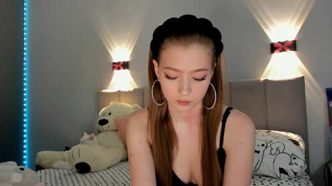 Snapshot of princess_nier chatting on 02-09-25, 10:32 Princess Diana online show from 02-09-25, 10:32