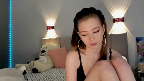 Snapshot of princess_nier chatting on 02-10-25, 01:35 Princess Diana online show from 02-10-25, 01:35