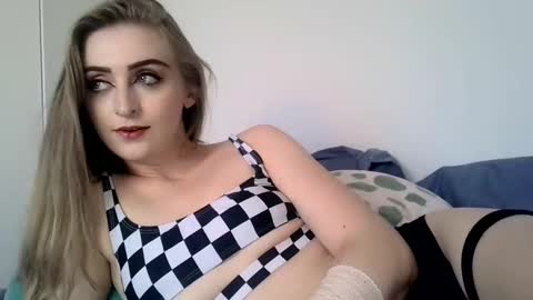 Snapshot of princess_peach_x chatting on 01-14-25, 10:44 Tiffany online show from 01-14-25, 10:44