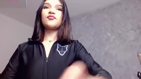 Snapshot of princess_roxxi chatting on 02-08-26, 08:40 Roxxi online show from 02-08-26, 08:40