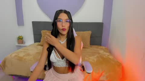 Mia online show from 04-16-26, 03:07