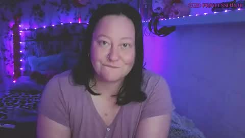 Snapshot of princesslux18 chatting on 09-22-25, 07:27 Lux Alot Luxi online show from 09-22-25, 07:27