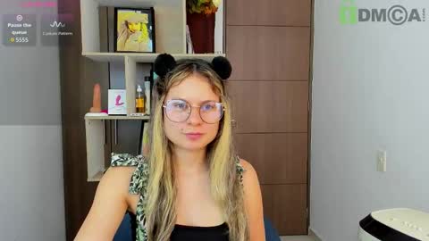 Snapshot of princessmariana25 chatting on 10-18-25, 08:53 princessmariana25 online show from 10-18-25, 08:53