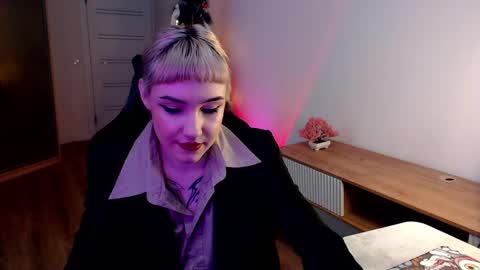 18 y.o online show from 02-13-25, 12:54