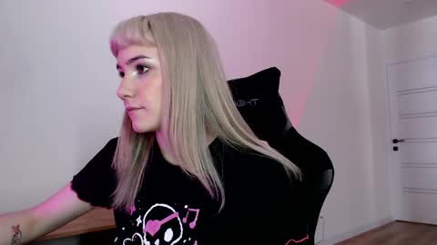 18 y.o online show from 02-22-25, 12:51