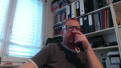 Snapshot of prinz1976 chatting on 10-06-25, 06:33 Prinz online show from 10-06-25, 06:33