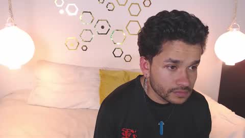 Adris  Juan online show from 12-18-25, 04:07