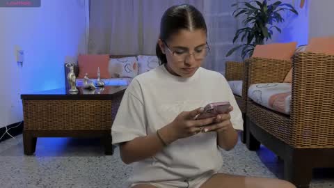    INDEPENDENT MODEL online show from 03-04-25, 04:38