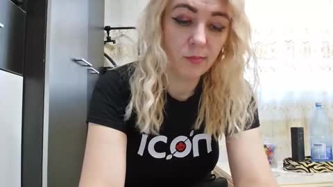 Snapshot of pryncess_sweety chatting on 11-13-25, 08:35 Pryncess sweety online show from 11-13-25, 08:35