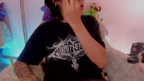 Snapshot of psychodoll_11 chatting on 05-07-26, 01:05 psycodoll online show from 05-07-26, 01:05