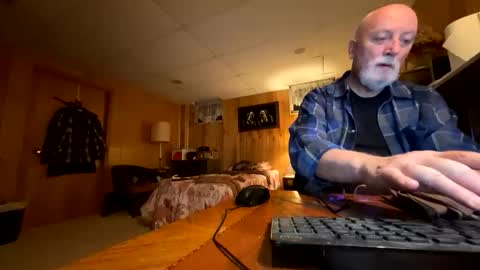 Snapshot of ptyhosefetish chatting on 11-30-25, 04:05 ptyhosefetish online show from 11-30-25, 04:05