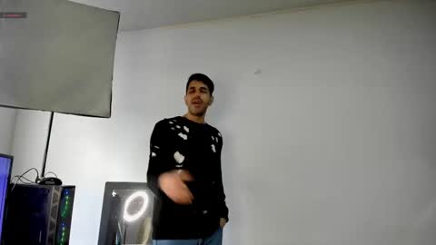 Snapshot of puch16 chatting on 12-30-24, 03:02 Diego online show from 12-30-24, 03:02