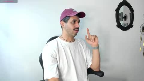 Snapshot of puch16 chatting on 09-22-25, 03:47 Diego online show from 09-22-25, 03:47