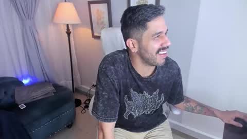 Snapshot of puch16 chatting on 10-16-25, 05:41 Diego online show from 10-16-25, 05:41