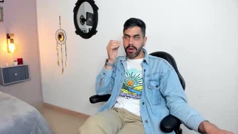 Snapshot of puch16 chatting on 11-17-25, 09:09 Diego online show from 11-17-25, 09:09